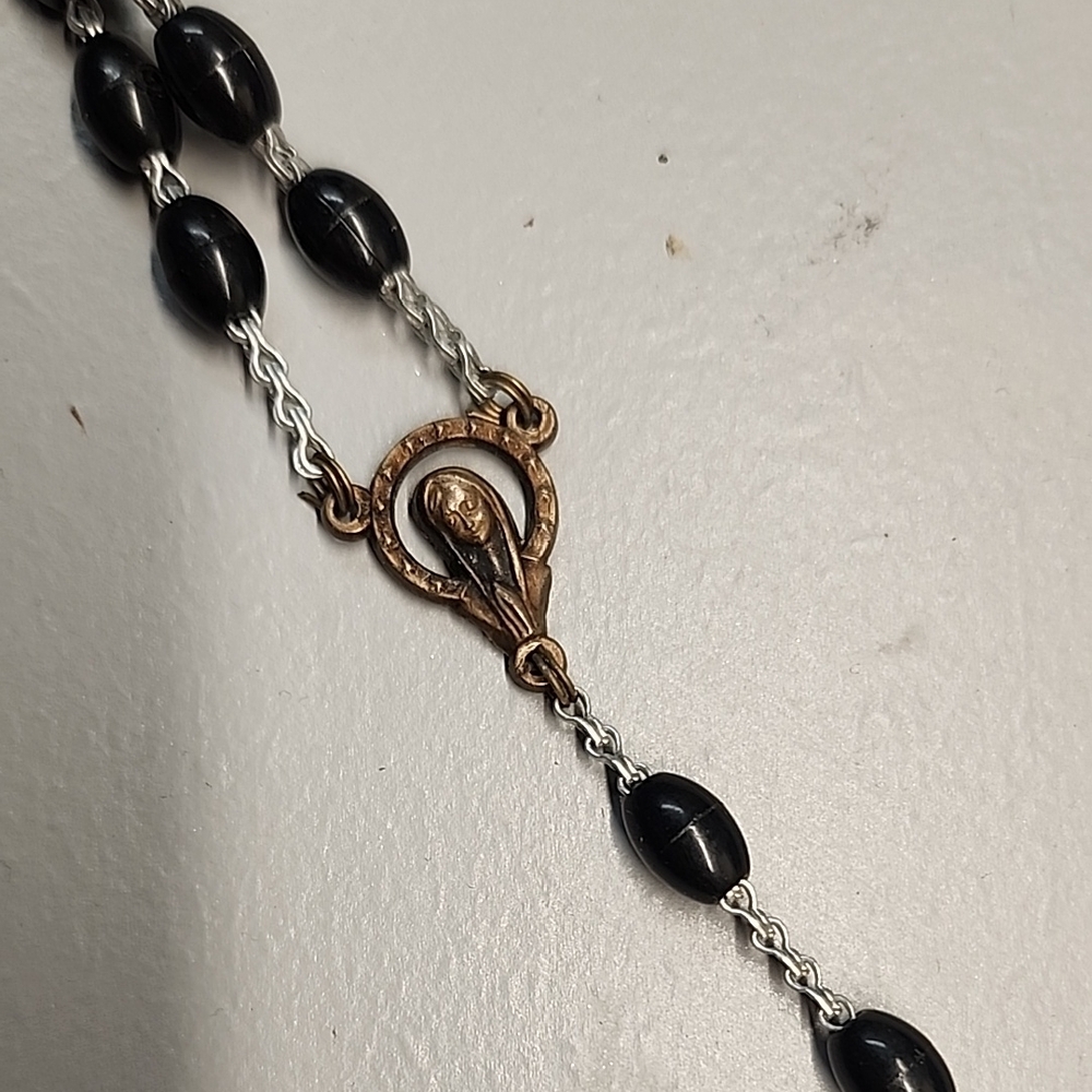 Vintage Black Beaded Rosary | Italy | Catholic Prayer Beads | Crucifix - Picture 4 of 7
